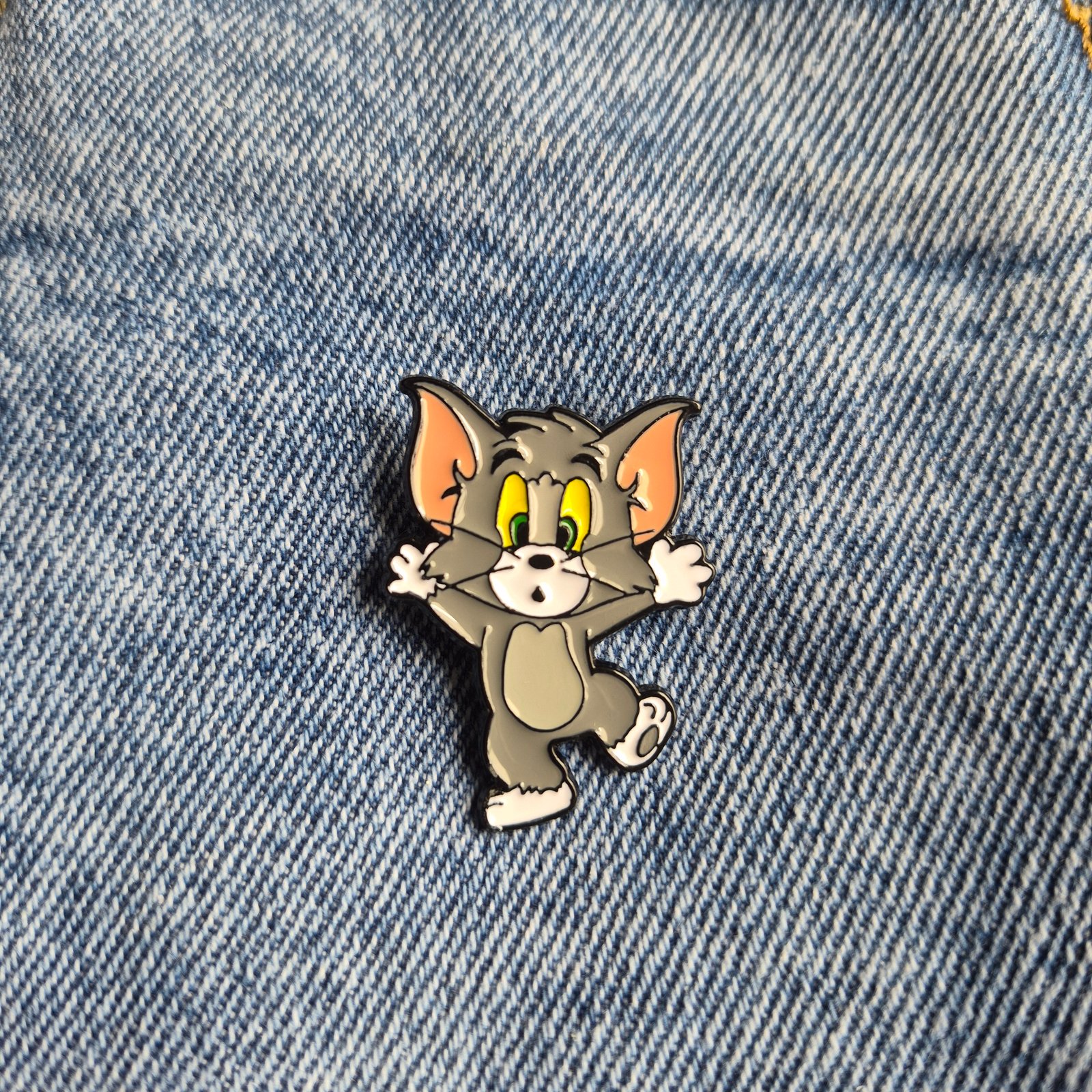 Pin Tom Cabezón